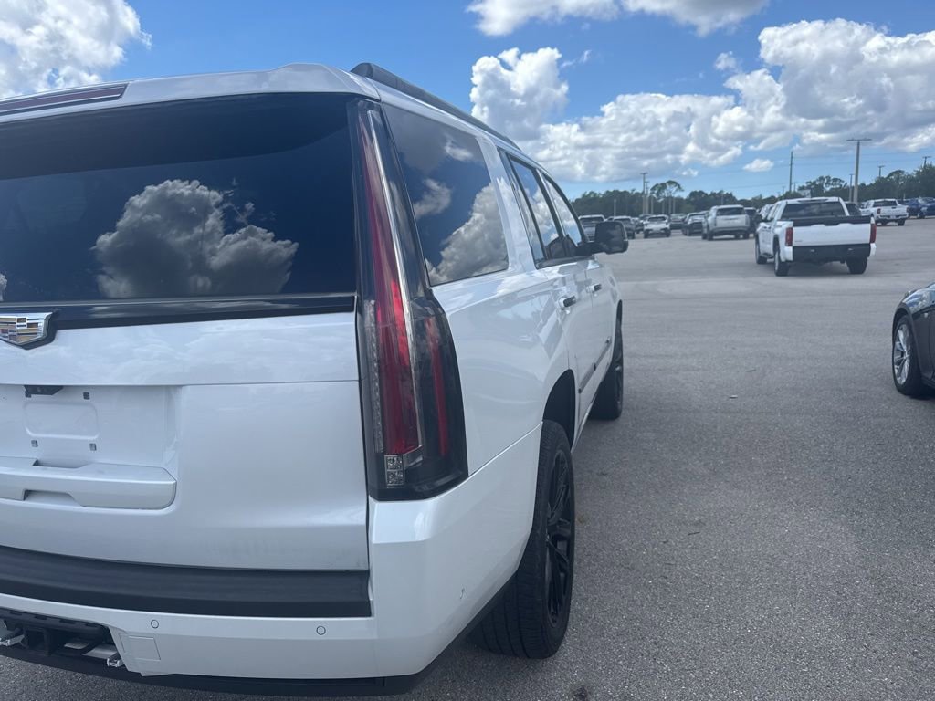 Used 2017 Cadillac Escalade Premium Luxury image 3