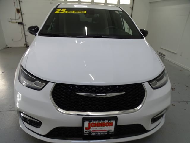 Used 2025 Chrysler Pacifica Select FWD image 24