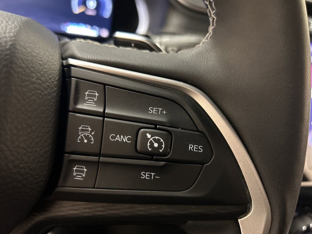Used 2025 Jeep Grand Cherokee Altitude AWD/4WD image 22