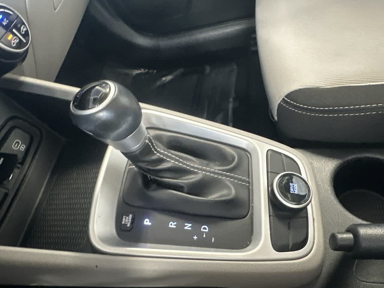 Used 2023 Hyundai Venue SEL FWD image 21