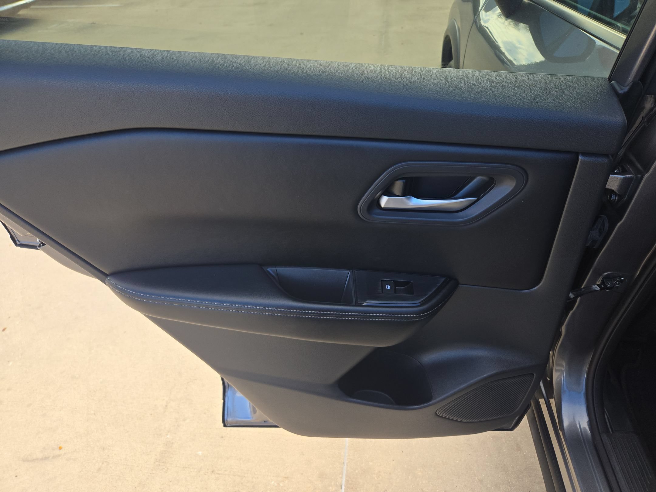 Used 2024 Nissan Rogue SV AWD/4WD image 14