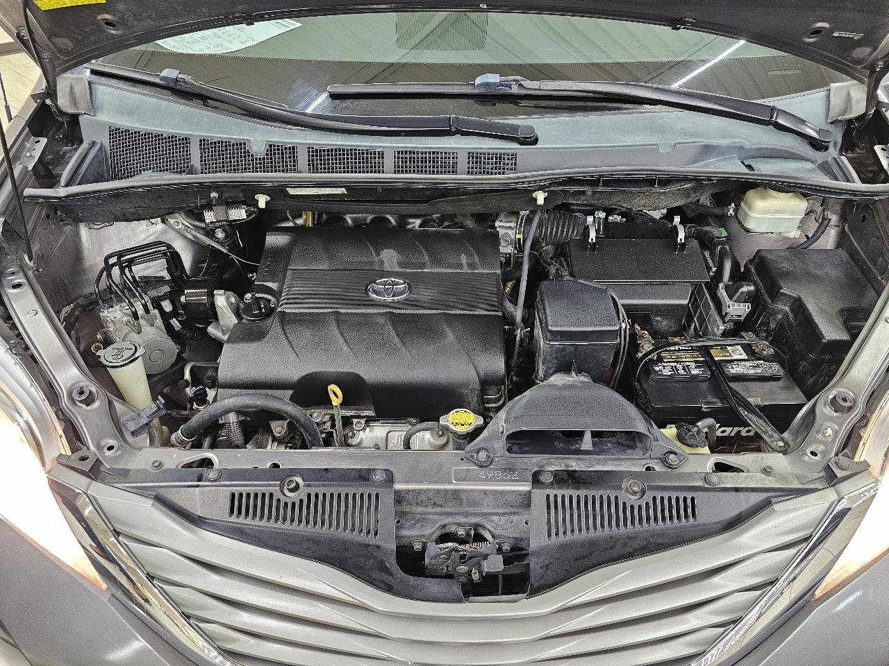 Used 2013 Toyota Sienna XLE image 48