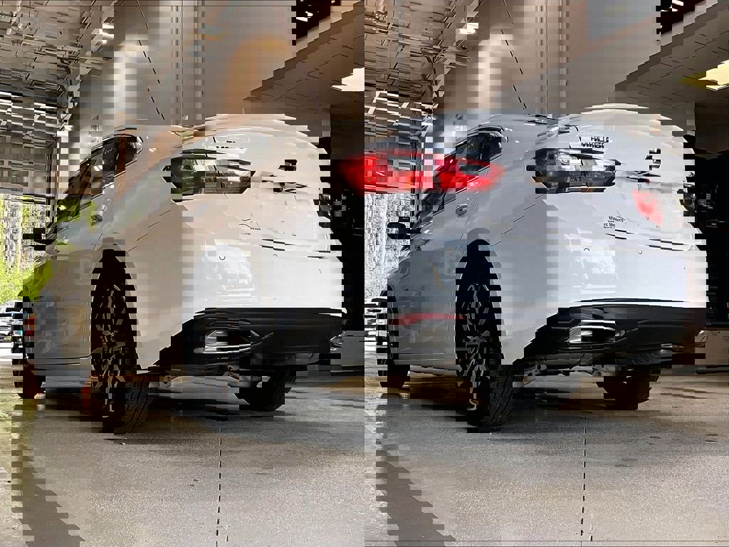 Used 2025 Chevrolet Malibu RS image 6