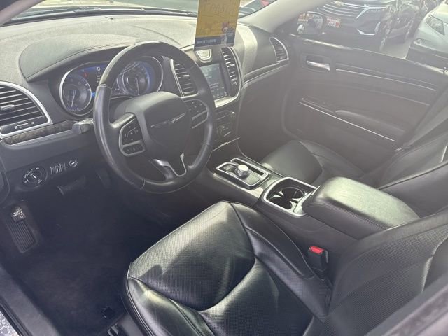 Used 2018 Chrysler 300 Limited RWD image 11