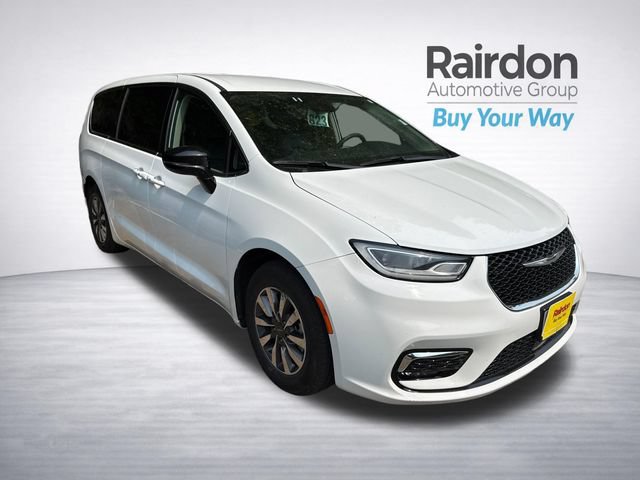Used 2024 Chrysler Pacifica Limited