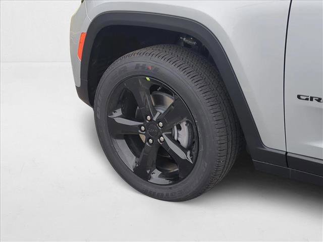 New 2025 Jeep Grand Cherokee Altitude image 11