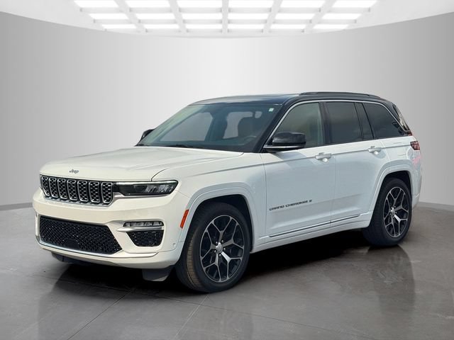 Used 2025 Jeep Grand Cherokee Summit AWD/4WD image 3