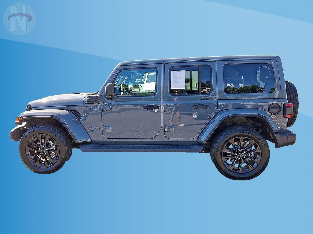 Used 2025 Jeep Wrangler Unlimited Sahara AWD/4WD image 5