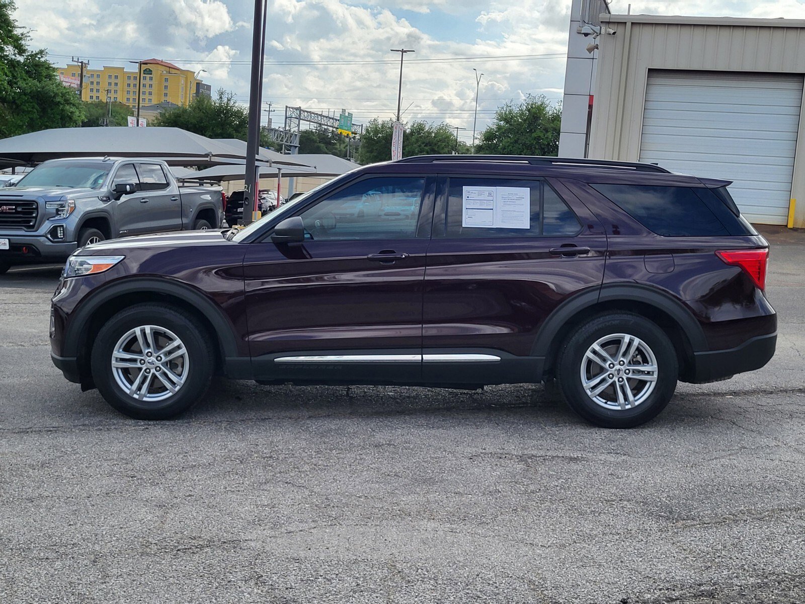 Certified 2023 Ford Explorer XLT image 2