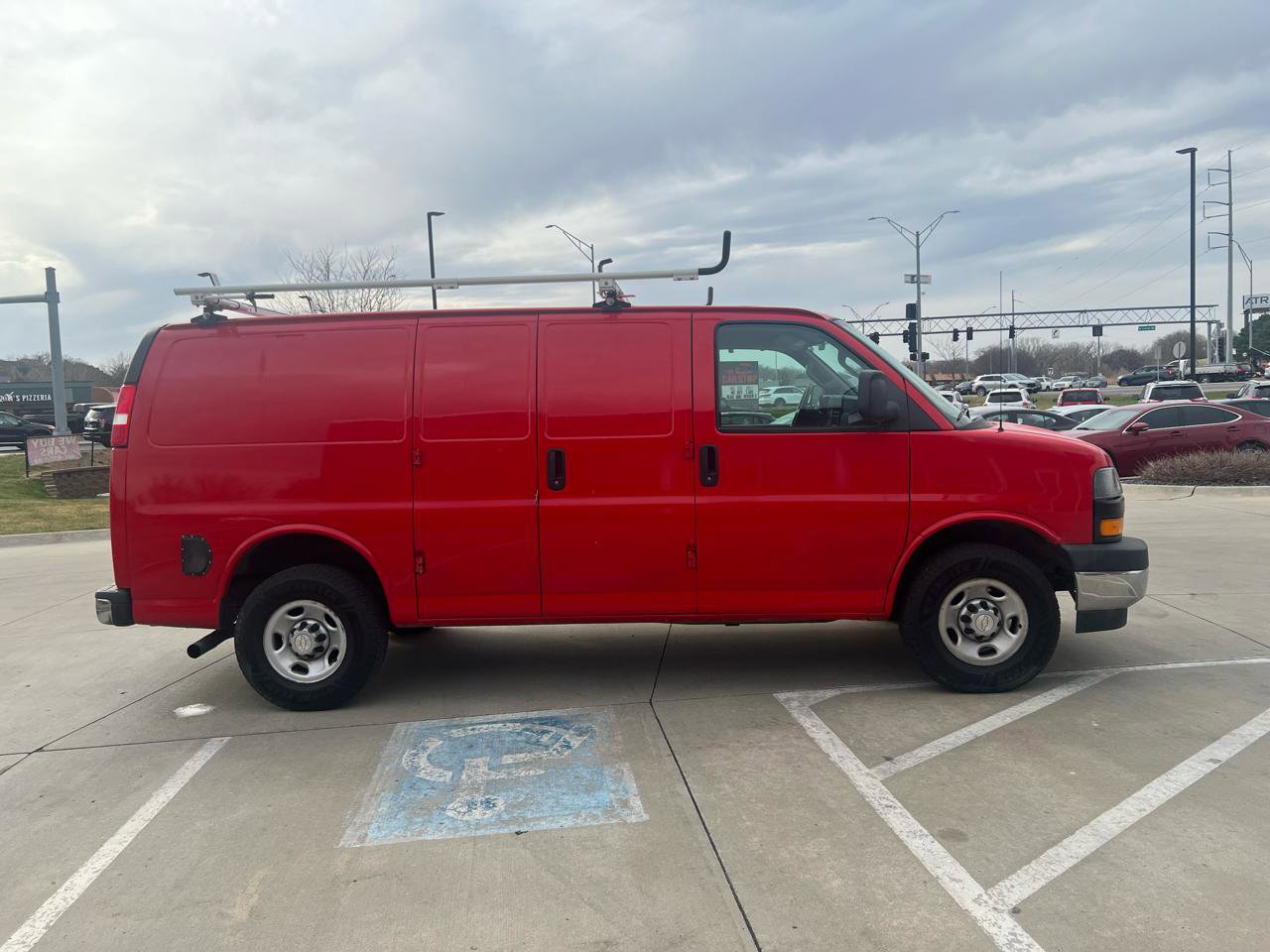 Used 2020 Chevrolet Express 3500 w/ Driver Convenience Package RWD image 5