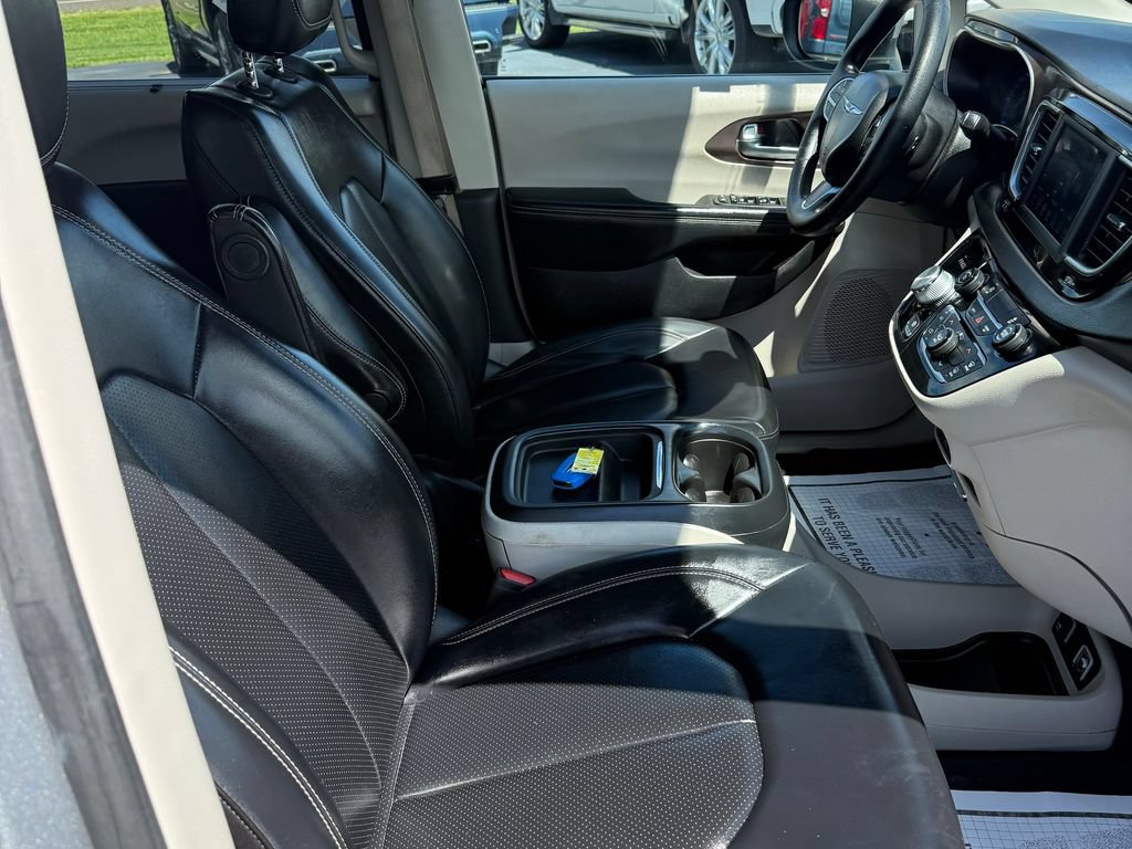 Used 2020 Chrysler Voyager Lxi FWD image 46