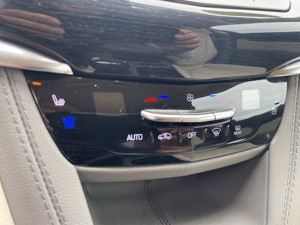 Used 2024 Cadillac XT6 Premium Luxury w/ Technology Package AWD/4WD image 29