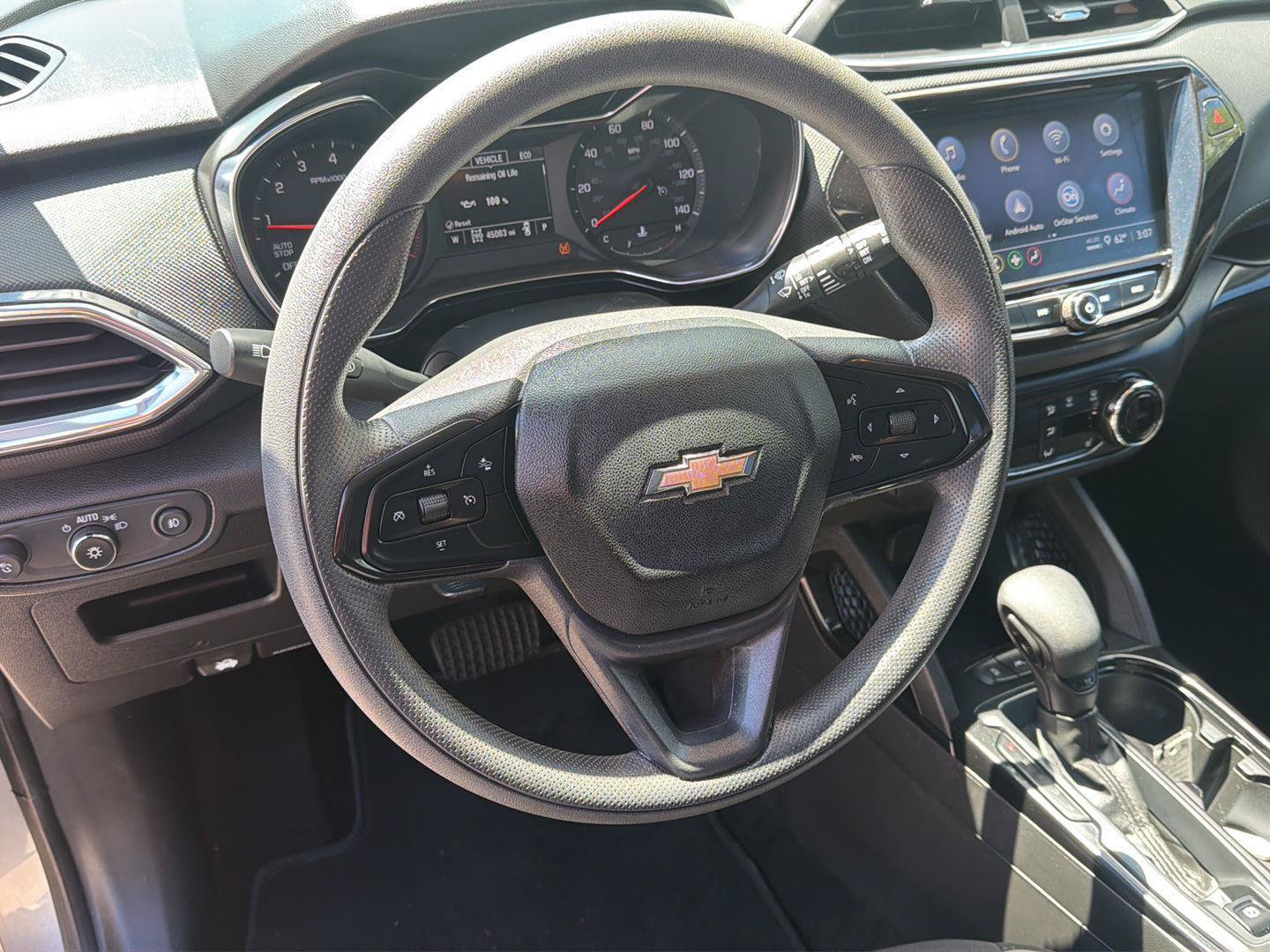Used 2023 Chevrolet TrailBlazer LT w/ Convenience Package AWD/4WD image 2