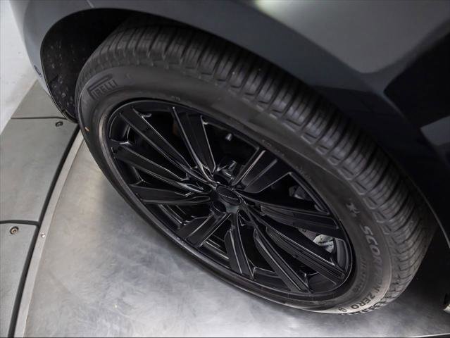 New 2026 Land Rover Range Rover SE AWD/4WD image 13