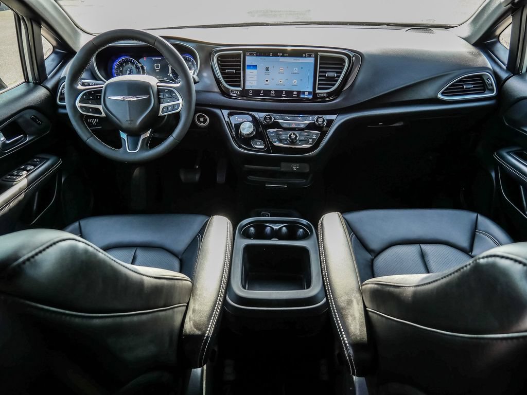 Used 2026 Chrysler Pacifica Select FWD image 47