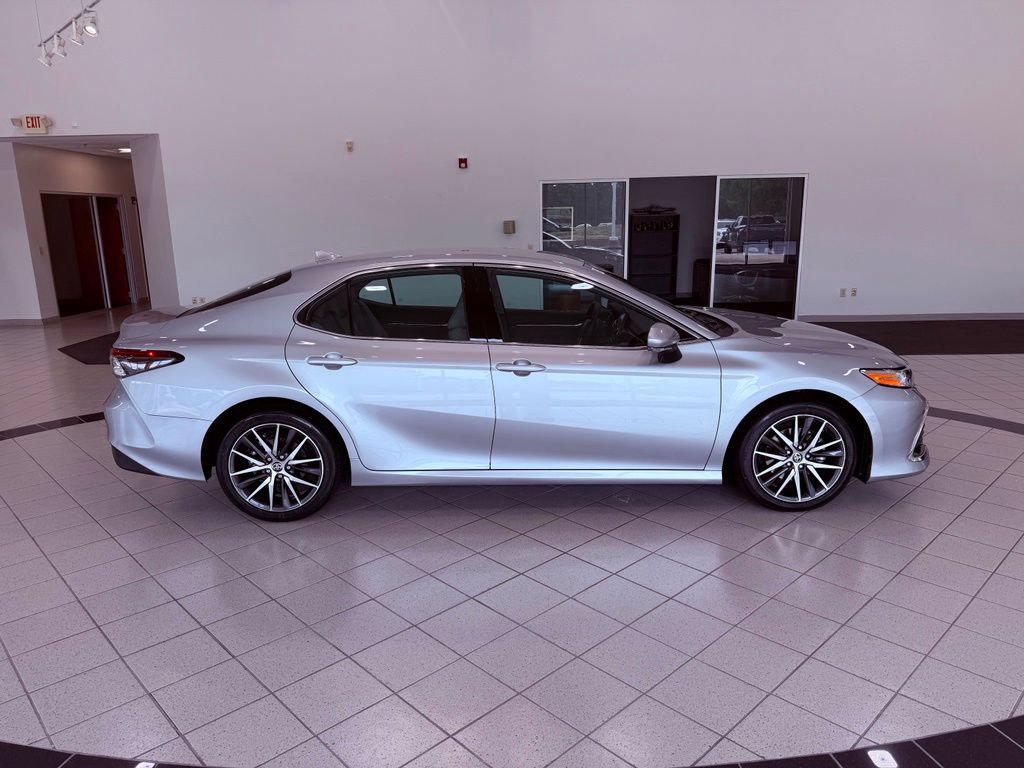 Used 2022 Toyota Camry XLE FWD image 12