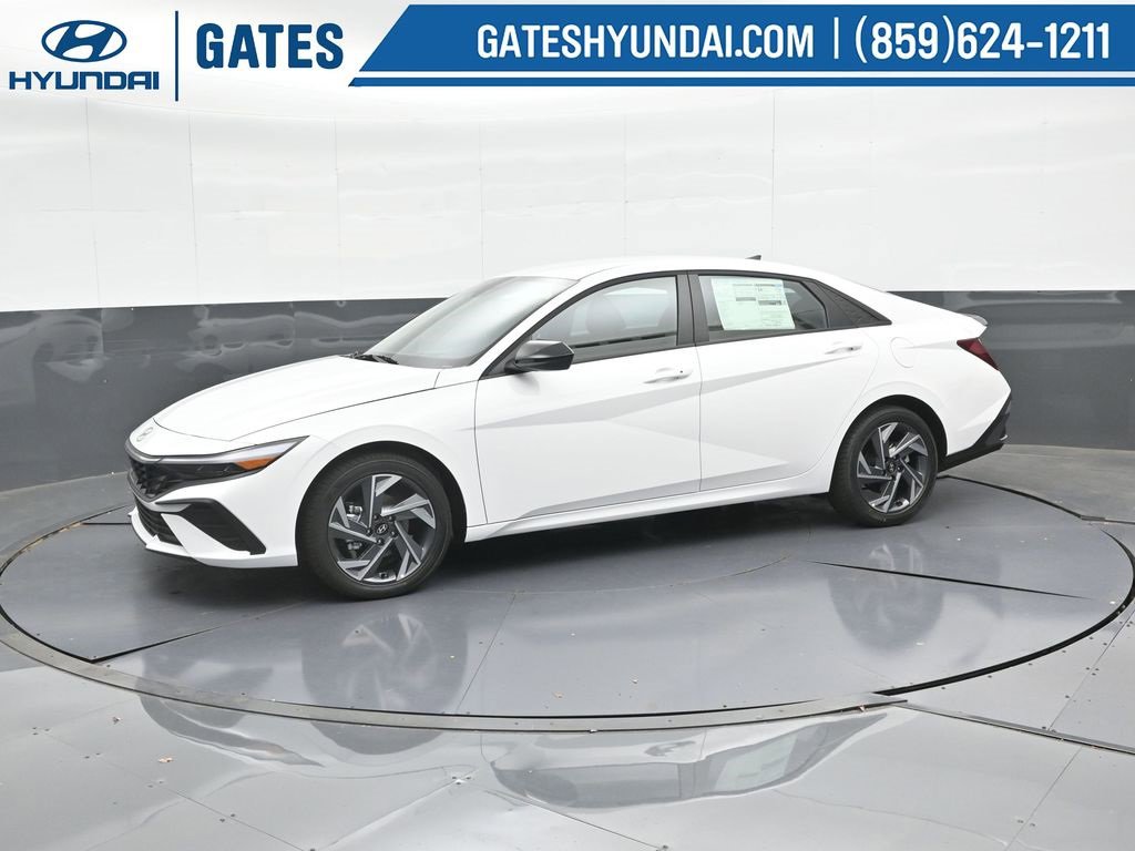 Used 2025 Hyundai Elantra Sport image 7