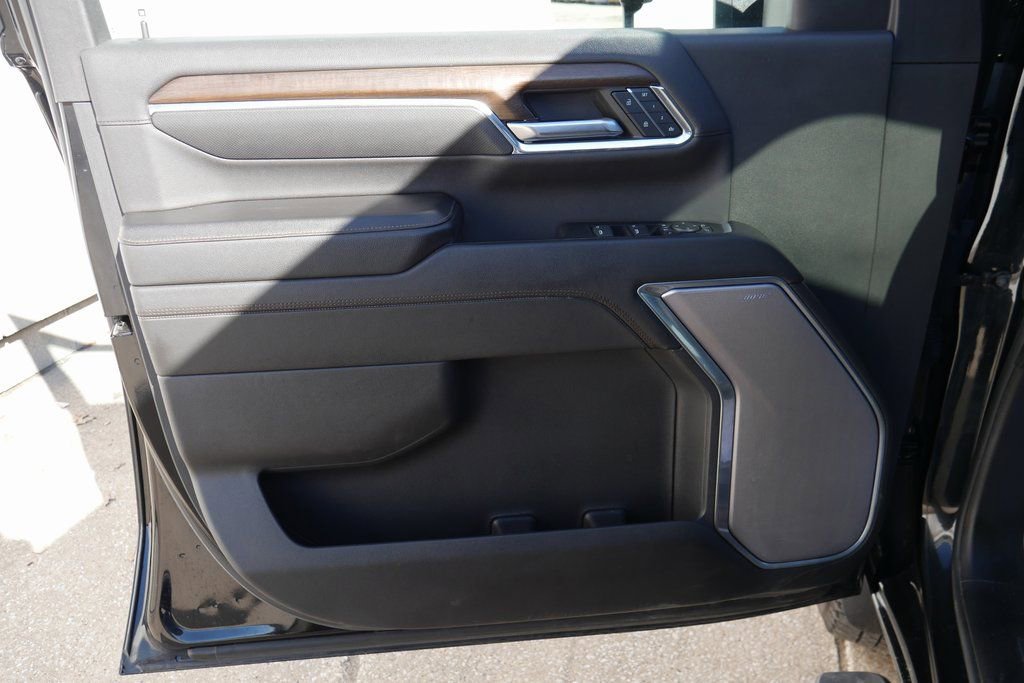 Used 2024 Chevrolet Silverado 3500 High Country w/ High Country Premium Package image 32