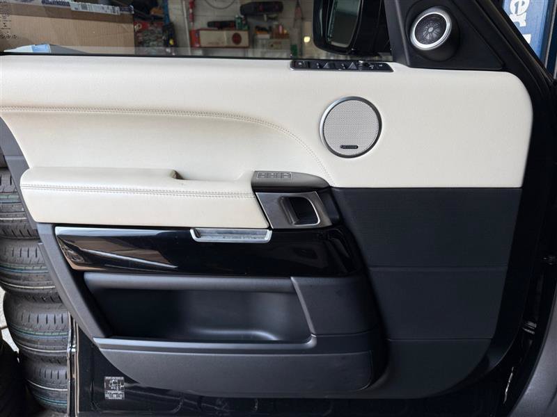 Used 2017 Land Rover Range Rover HSE AWD/4WD image 32