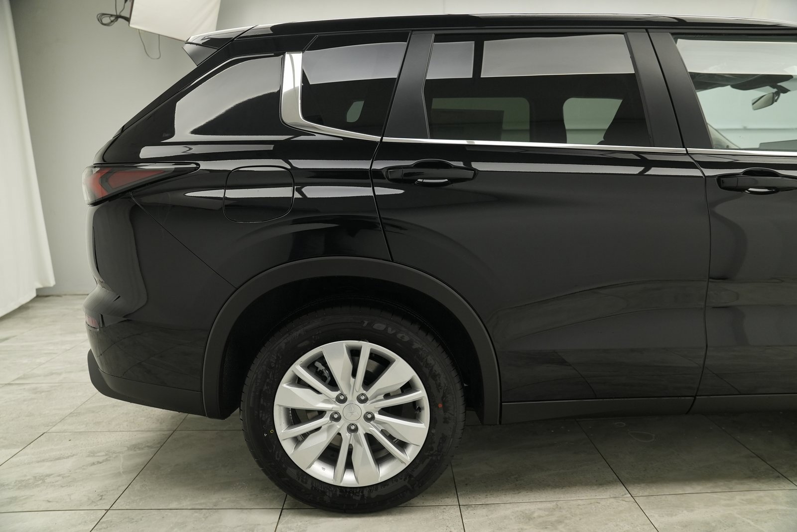 Used 2025 Mitsubishi Outlander ES image 9