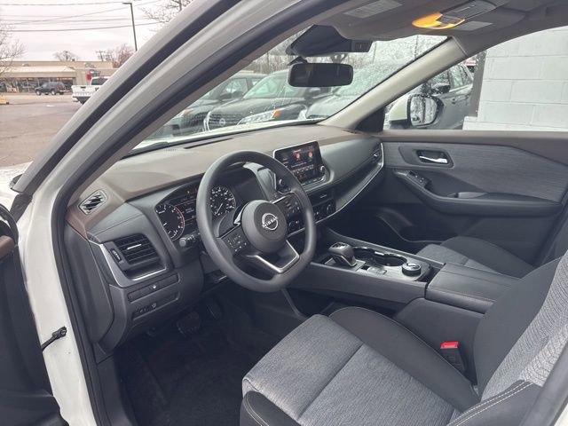 Used 2023 Nissan Rogue SV AWD/4WD image 8