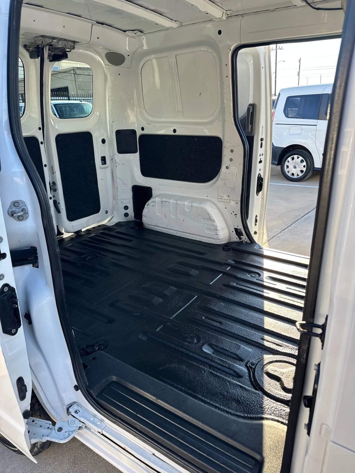 Used 2015 Chevrolet City Express LT w/ Technology Package FWD image 30