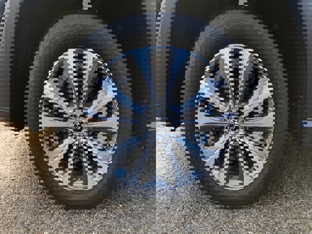 Used 2022 Mercedes-Benz GLE 350 4MATIC w/ Premium Package image 9