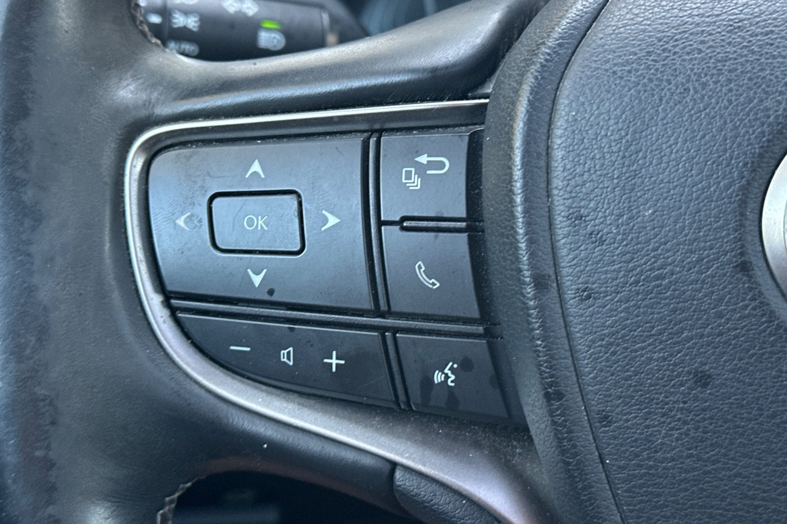 Used 2019 Lexus UX 200 w/ Premium Package FWD image 25