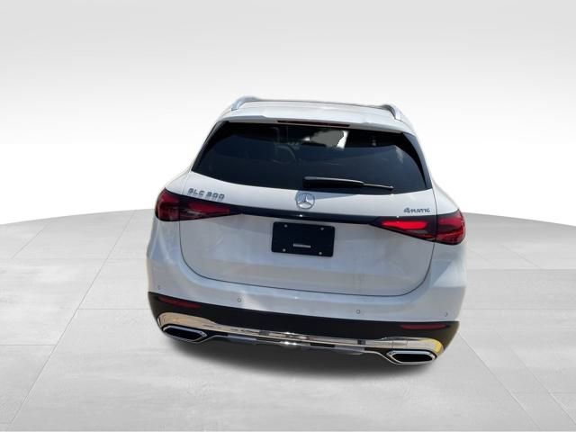 Used 2025 Mercedes-Benz GLC 300 4MATIC image 6