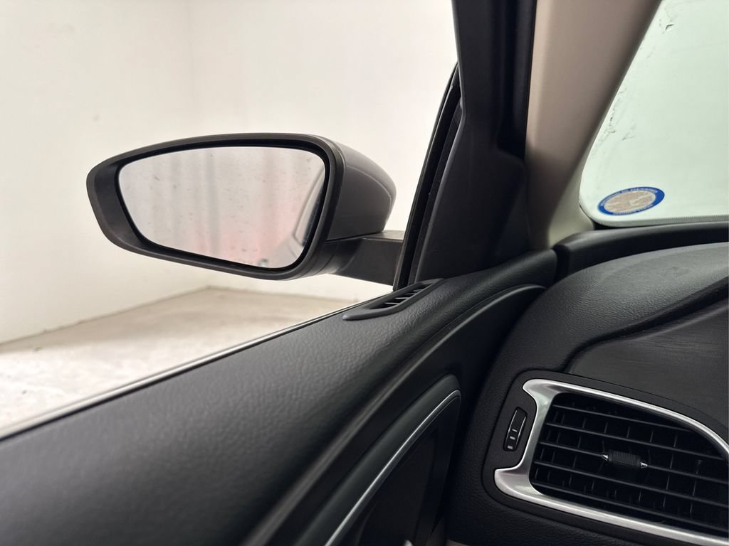 Used 2017 Chrysler 200 Limited Platinum FWD image 33