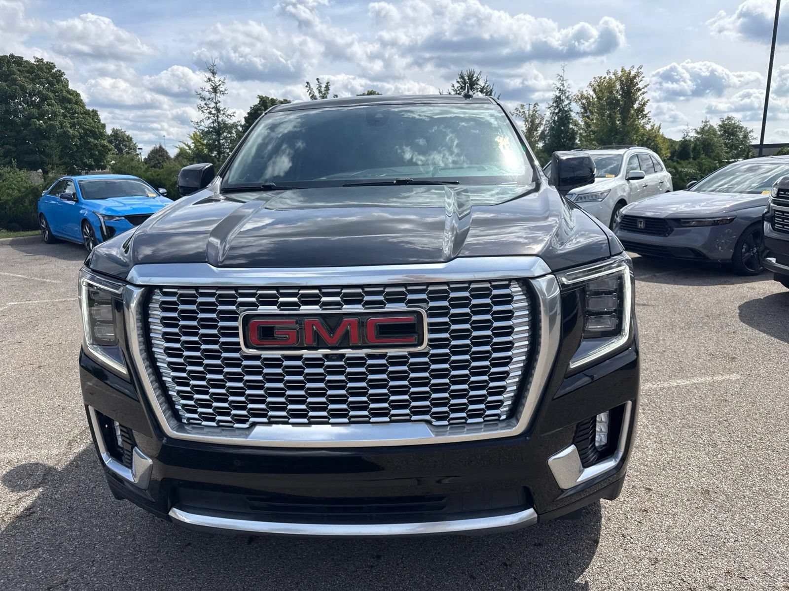 Used 2021 GMC Yukon Denali w/ LPO, Illumination Package AWD/4WD image 2