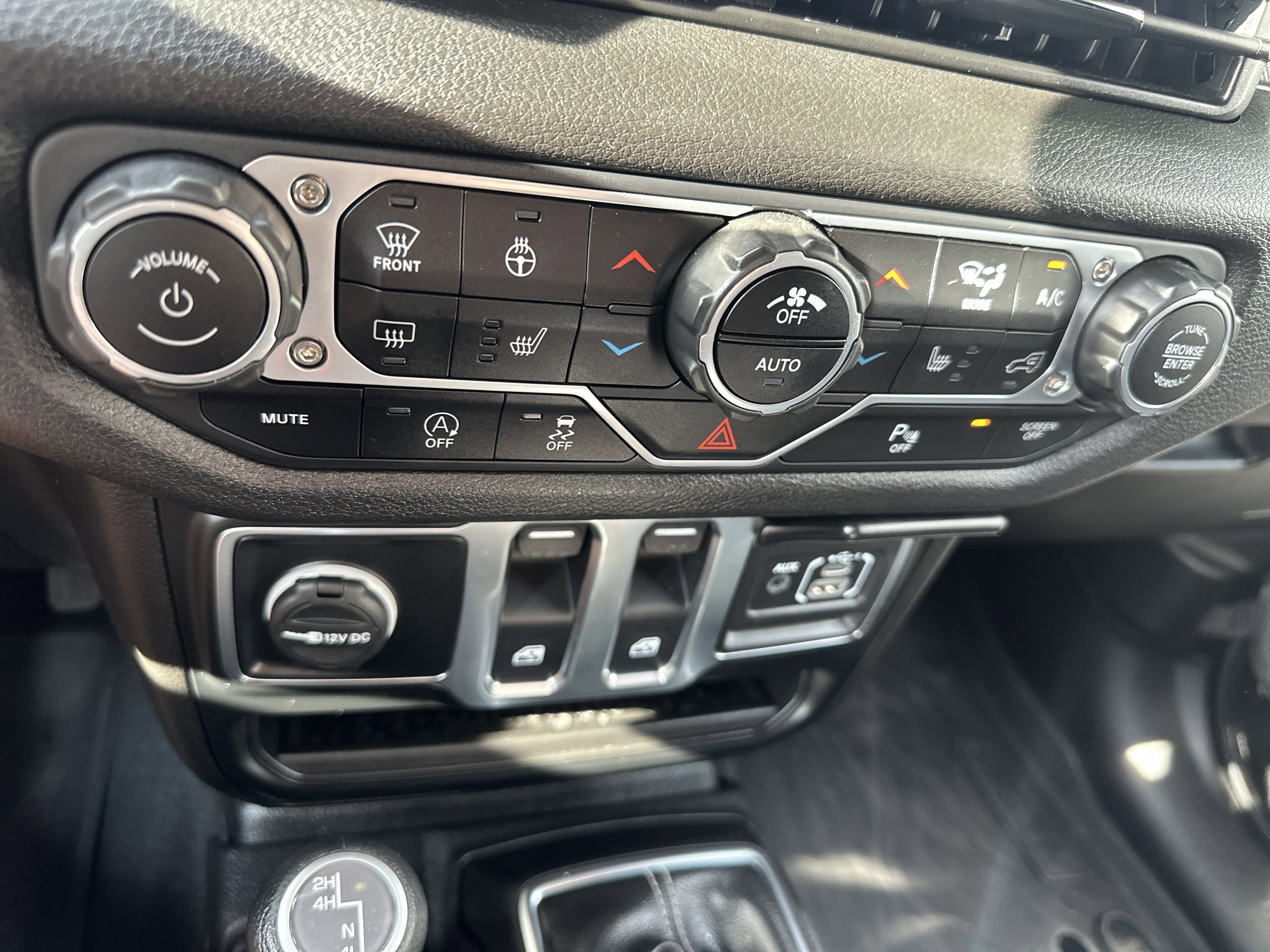 Used 2024 Jeep Wrangler Sport S image 19