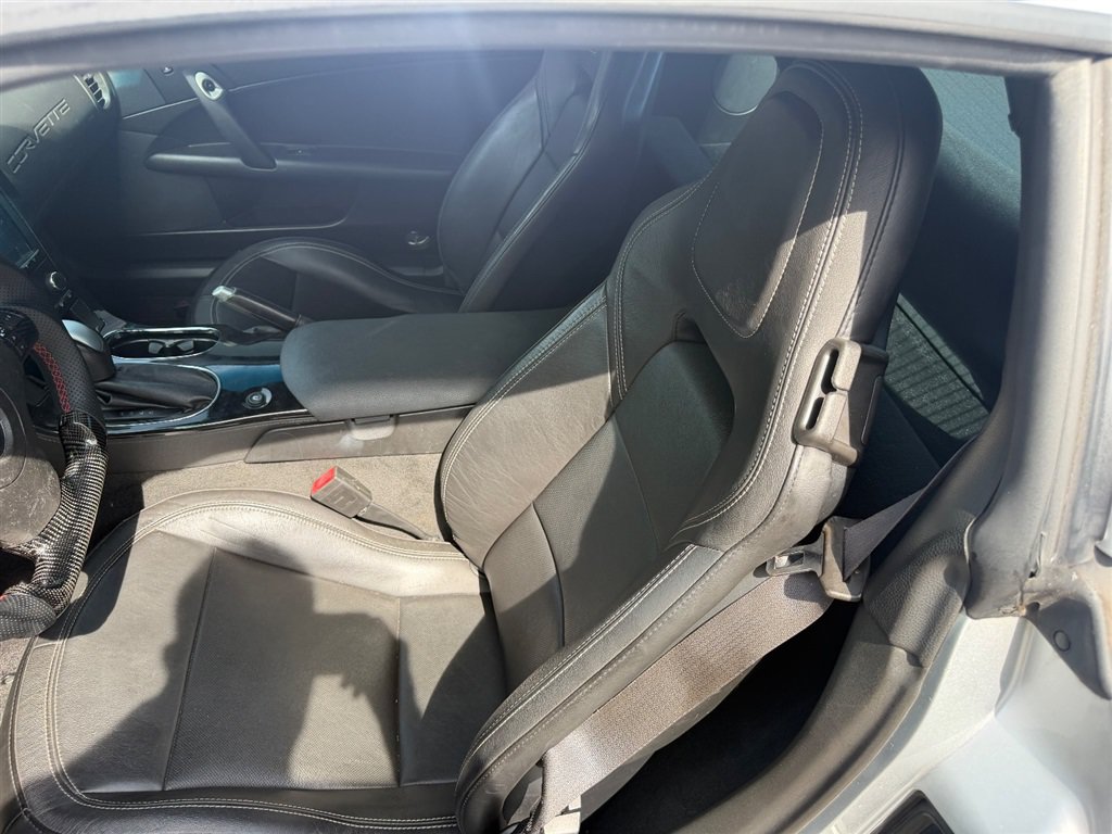 Used 2009 Chevrolet Corvette Coupe w/ Z51 Performance Package RWD image 15