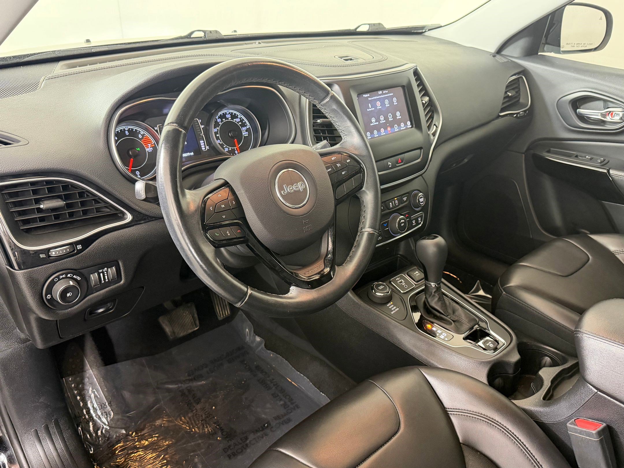 Used 2019 Jeep Cherokee Latitude Plus AWD/4WD image 4