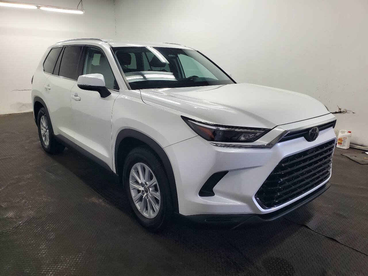 Used 2025 Toyota Grand Highlander AWD image 3