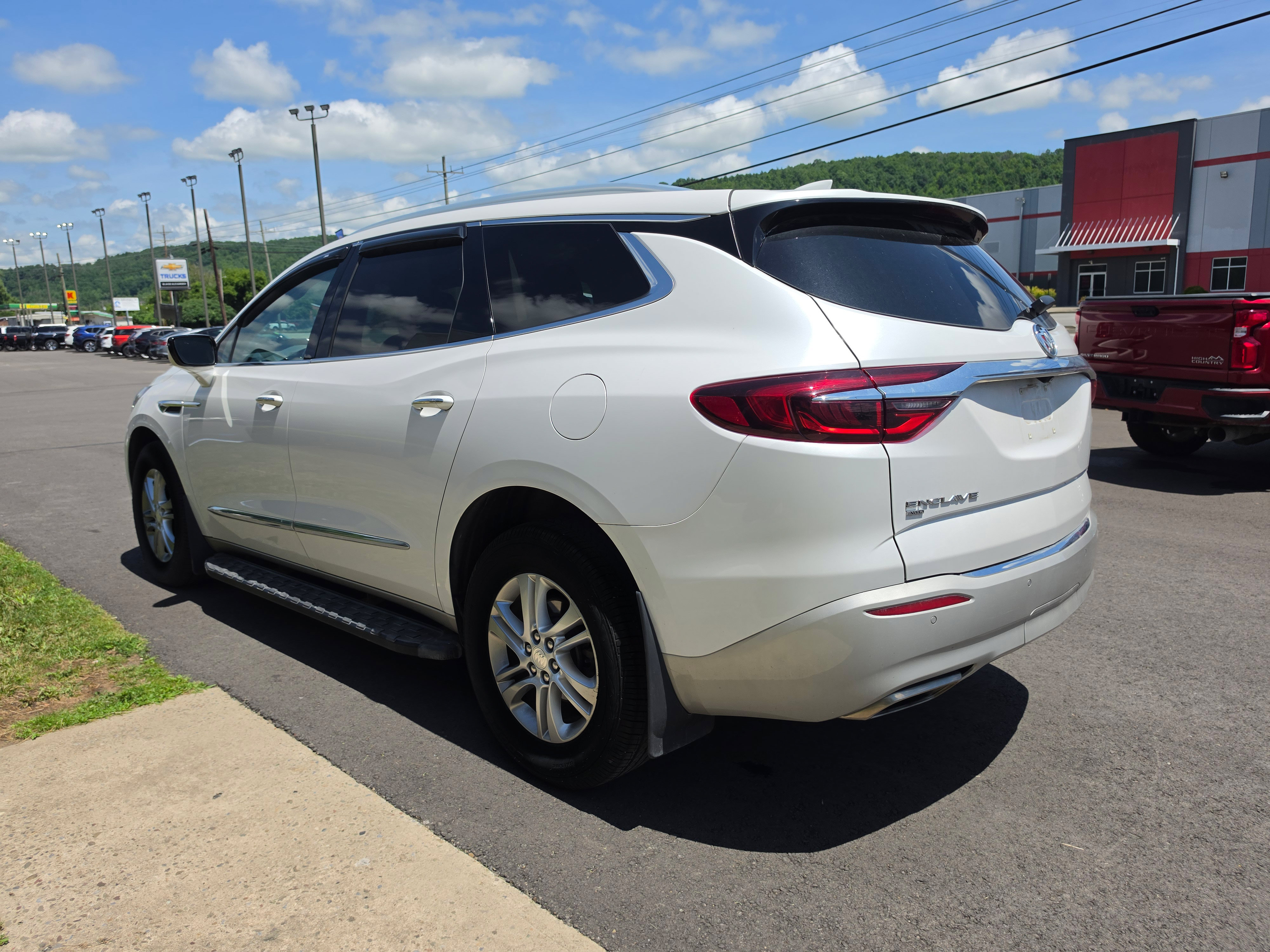 Used 2021 Buick Enclave Essence AWD/4WD image 5