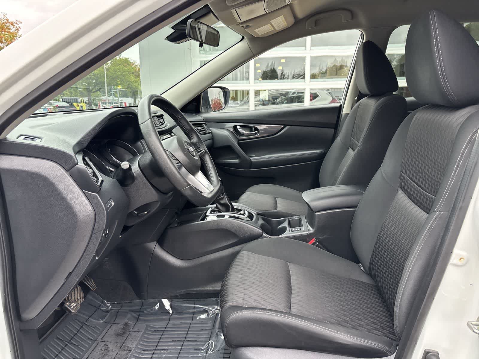 Used 2019 Nissan Rogue SV FWD image 11