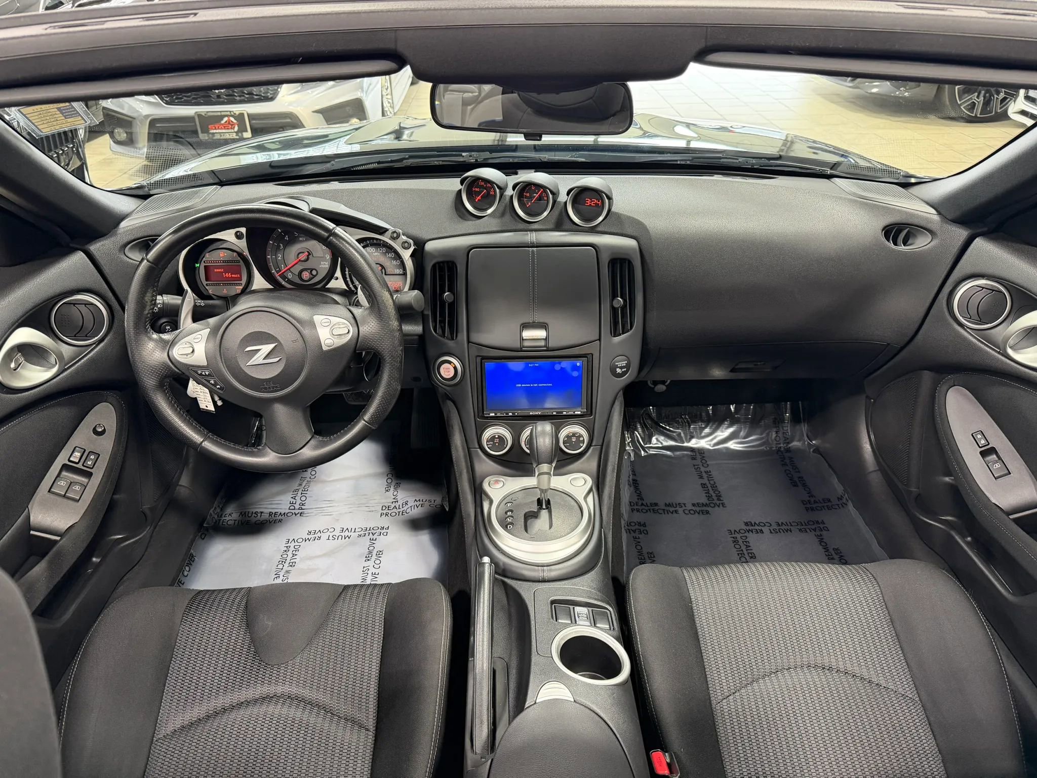 Used 2016 Nissan 370Z Roadster RWD image 2