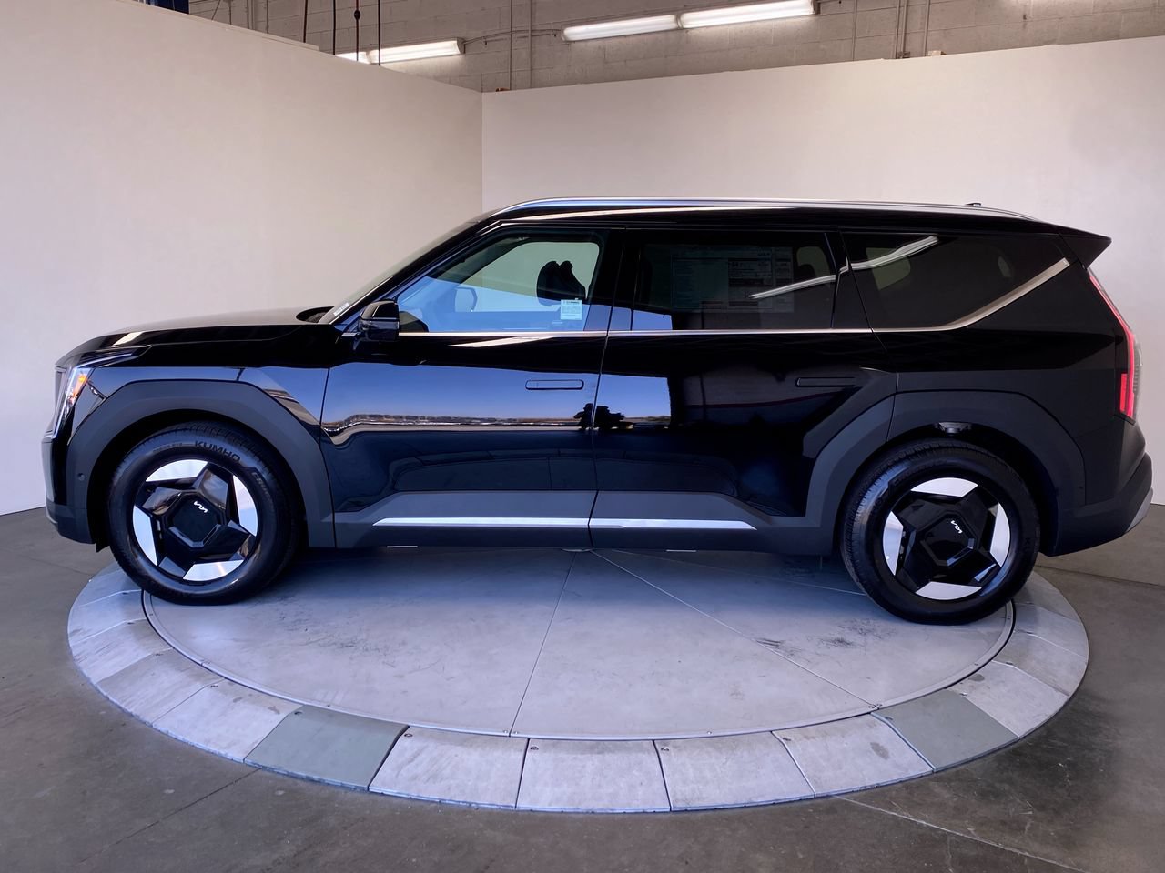 New 2026 Kia EV9 Wind AWD/4WD image 2