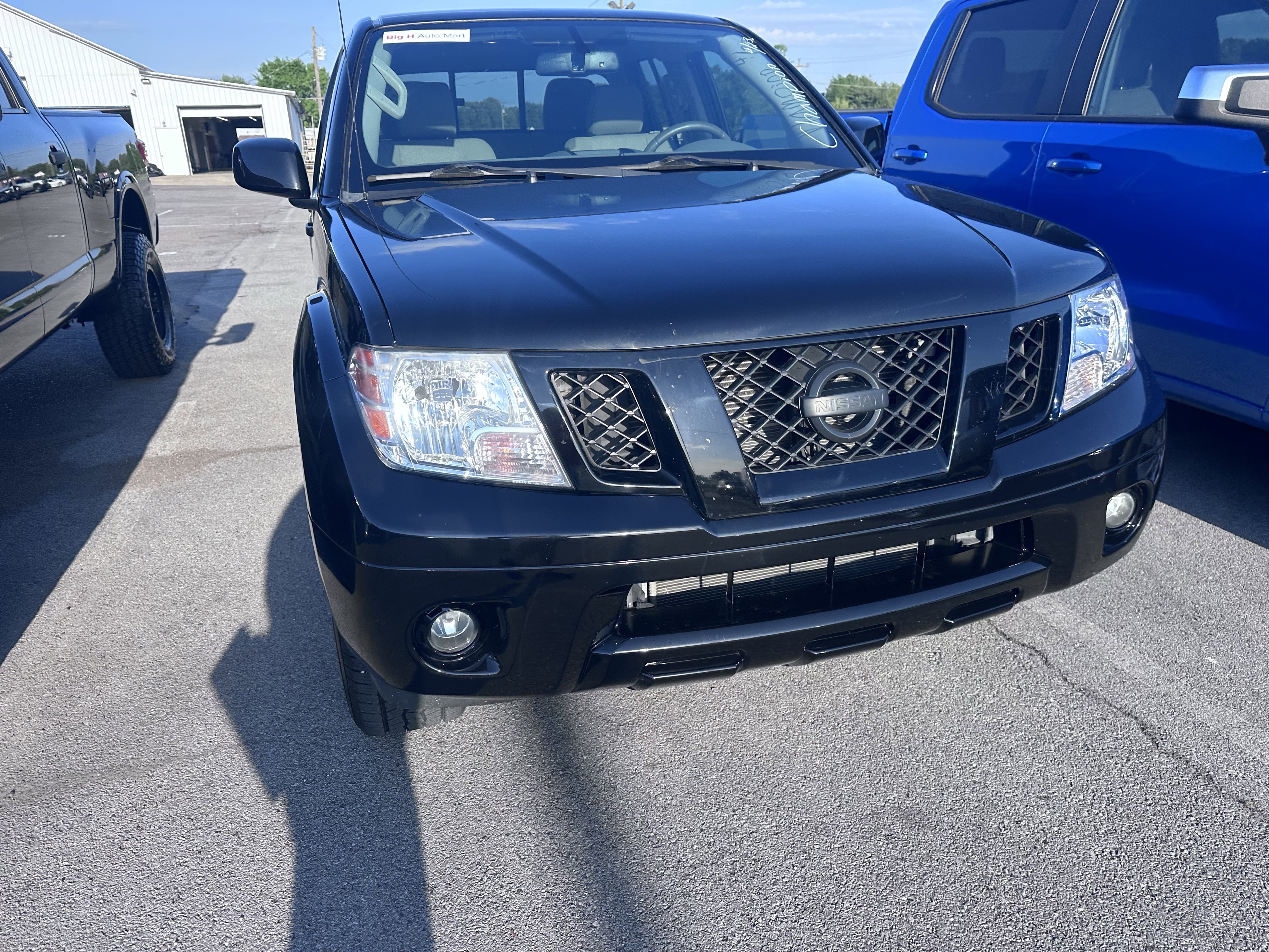 Used 2020 Nissan Frontier SV w/ Midnight Edition Floor Mats RWD image 3