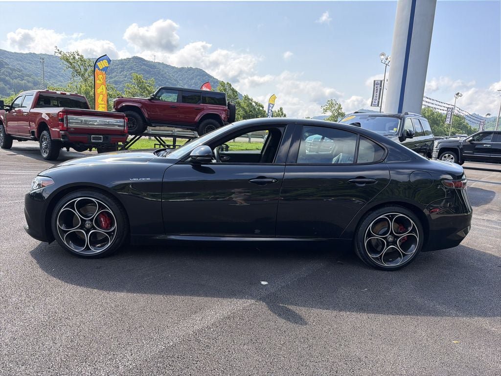 Used 2024 Alfa Romeo Giulia Veloce RWD image 7