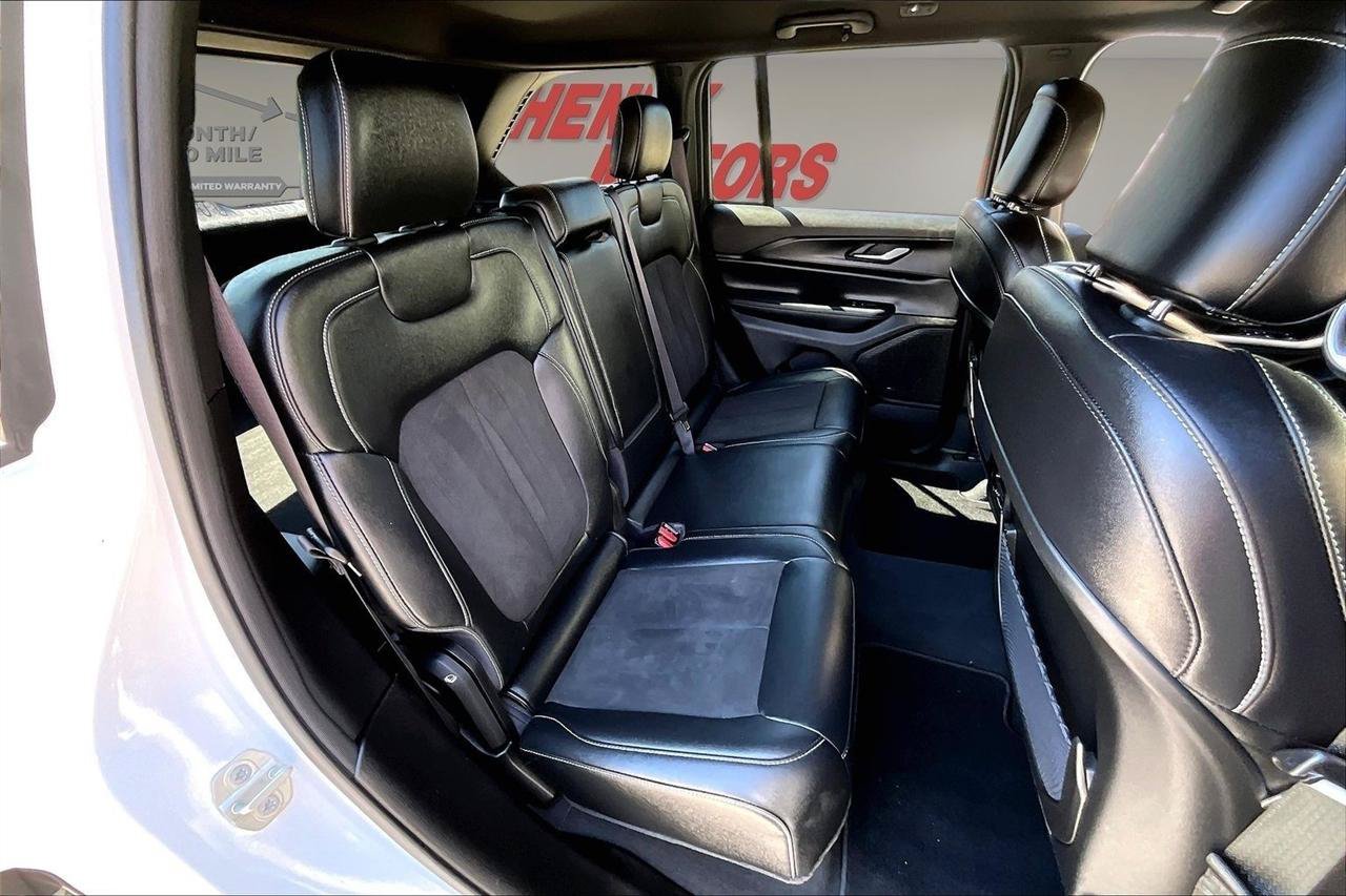 Used 2024 Jeep Grand Cherokee Altitude AWD/4WD image 27