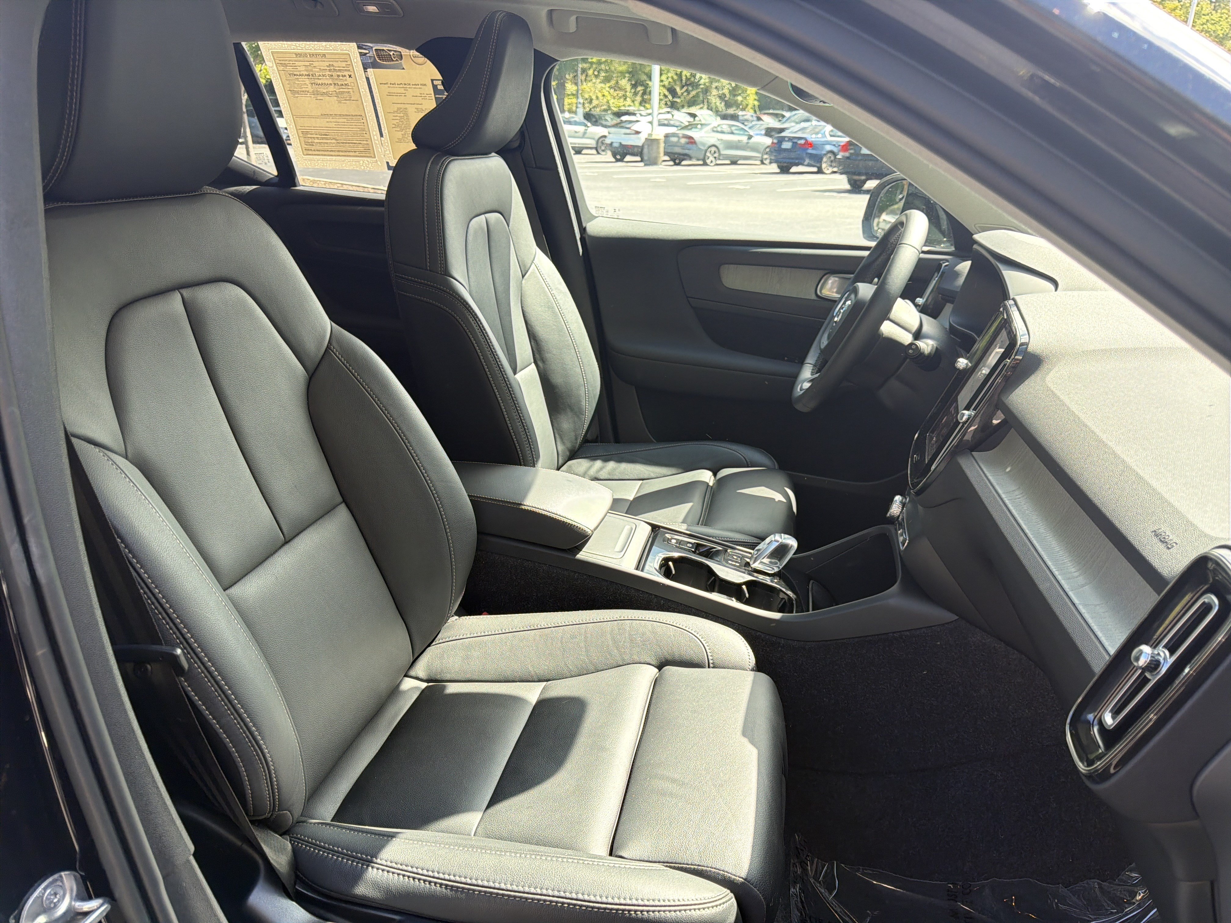 Used 2025 Volvo XC40 B5 Plus AWD/4WD image 35