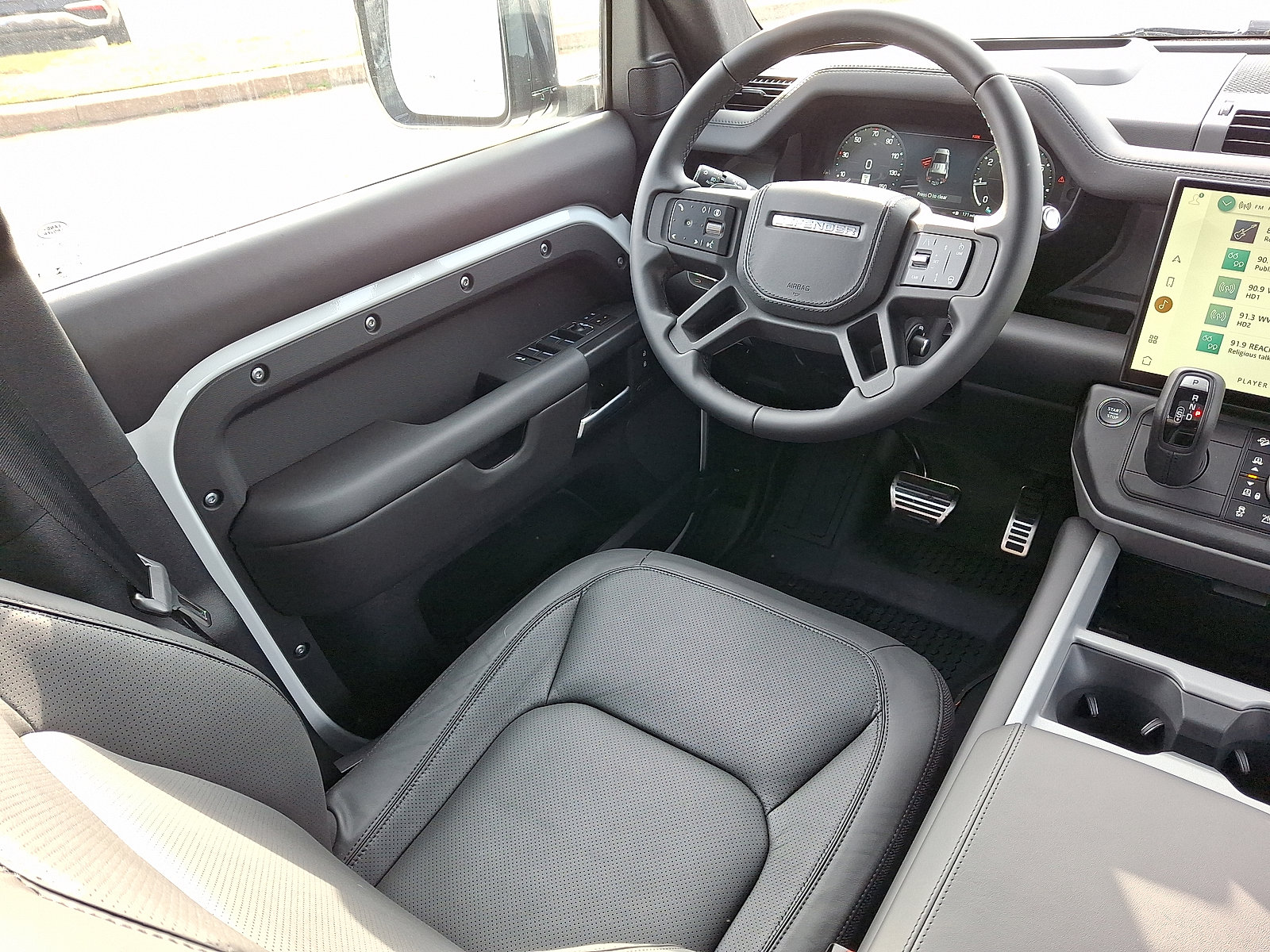 New 2026 Land Rover Defender 110 V8 image 12