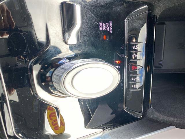 Used 2024 Jeep Wagoneer 4WD w/ Premium Group I image 17