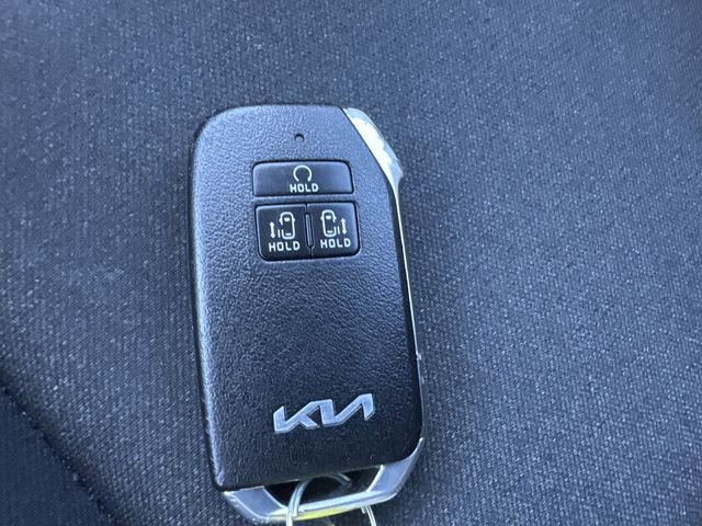 Certified 2023 Kia Carnival LX image 40