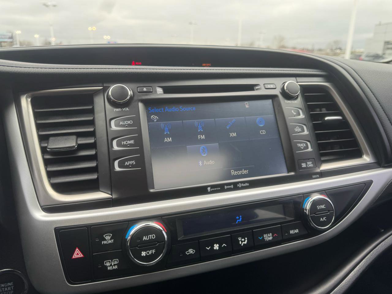 Used 2017 Toyota Highlander SE AWD/4WD image 50