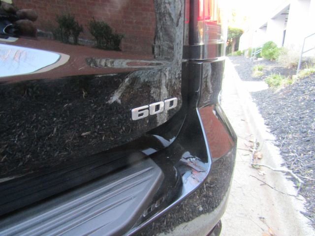Used 2025 Cadillac Escalade ESV Sport w/ Touring Package image 5