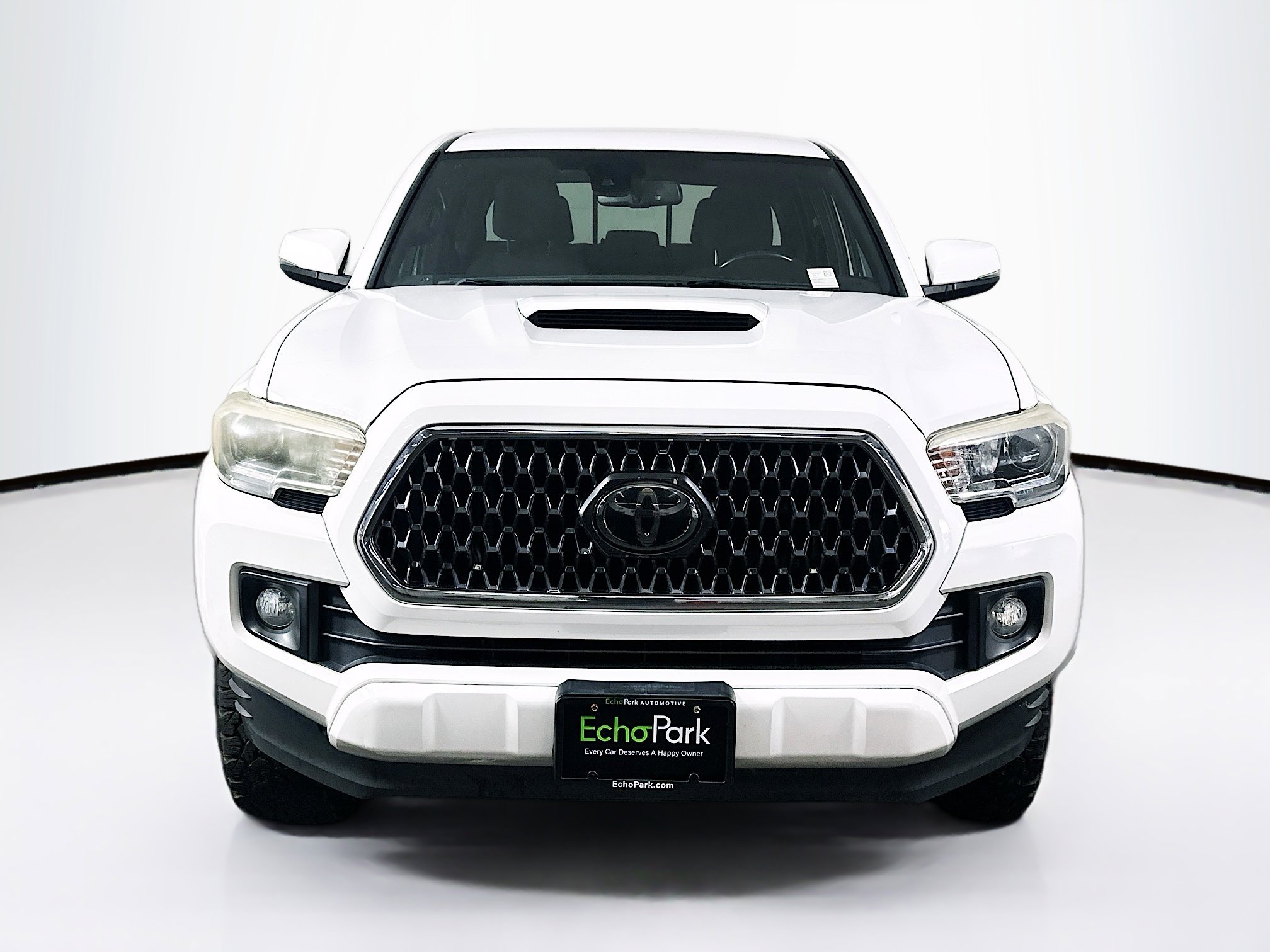 Used 2018 Toyota Tacoma TRD Sport w/ Technology Package RWD image 2