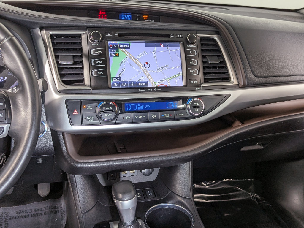 Used 2019 Toyota Highlander XLE AWD/4WD image 36